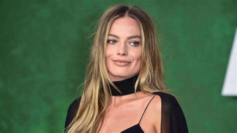 Le Film Pirates Des Caraïbes Avec Margot Robbie Tombe à L’eau Lematin Ch