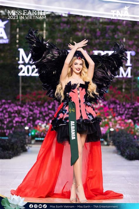 Ngắm Top 4 Miss Earth 2023 trong trang phục dạ hội bikini và trang phục dân tộc