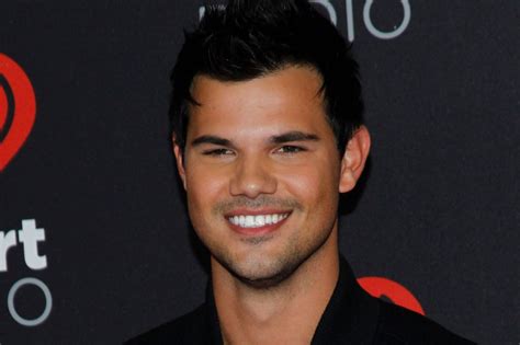 Look: Taylor Lautner goes Instagram official with Tay Dome - UPI.com