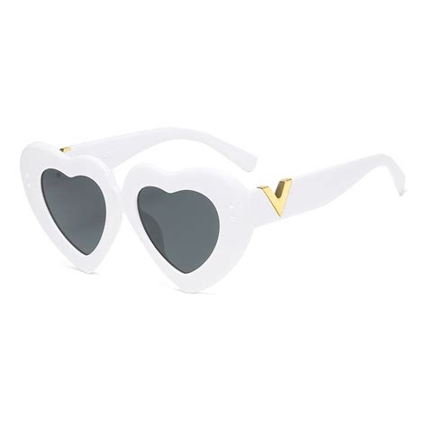 New Fashion Love Heart Sunglasses Women Cute Sexy Retro Cat Eye Vintage