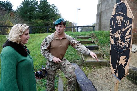 Armed Forces Minister visits 40 Commando Royal Marines - News stories ...