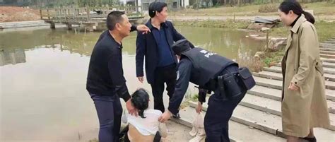 老人落水，生死瞬间！萍乡一退役军人飞奔池塘跳入水中救人！ 陈绍 濂溪 村民