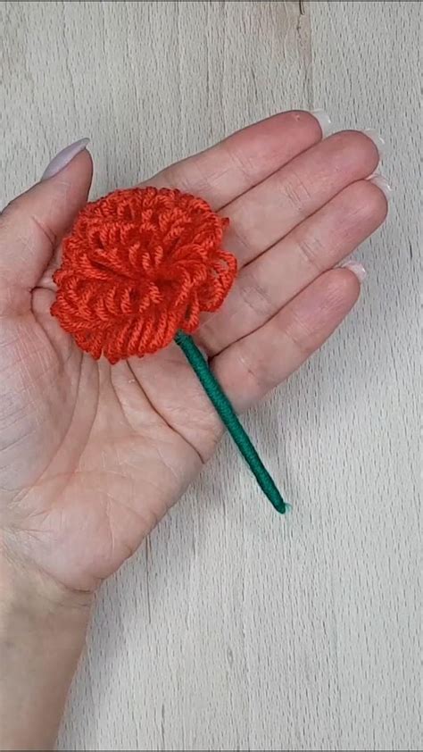 How To Make A Simple Yarn Flower Using A Ruler Craftmania Video Yarn Flowers Handmade