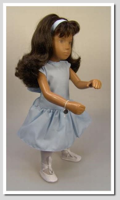 Sasha Puppen Sasha Brunette Dancing