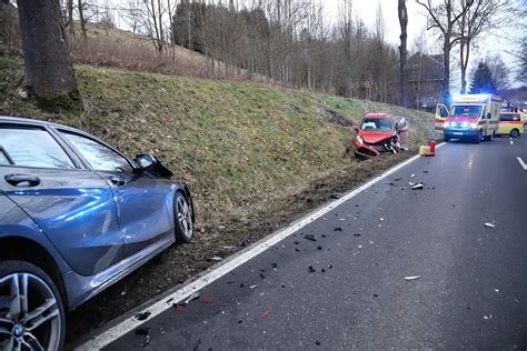 Frontalzusammenstoß auf B 101 in Schwarzenberg drei Verletzte