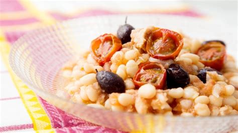 Deliciosa Y Saludable Ensalada De Alubias Blancas Con Bacalao Y