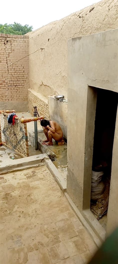 Village Girl Open Bathing Desi New Semi Nude Masked No Face Videos Pics Dropmms