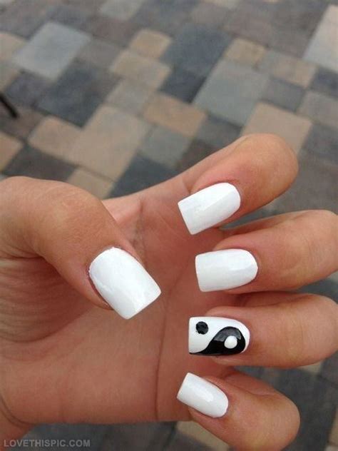 Ying Yang Nails