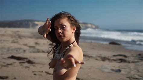 Camille S Hawaiian Dance American Celebrity Big Tits Porn XHamster