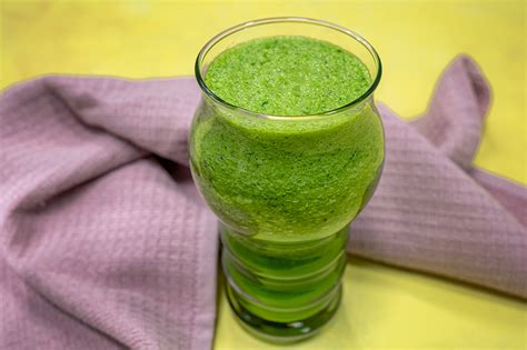 Yeşil Detoks Smoothie Tarifi Nasıl Yapılır Videolu Yemek