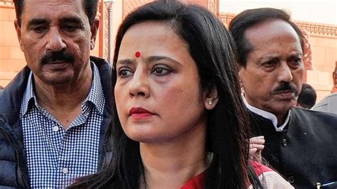 Supreme Court Adjourns Expelled Lok Sabha Mp Mahua Moitras Plea Till