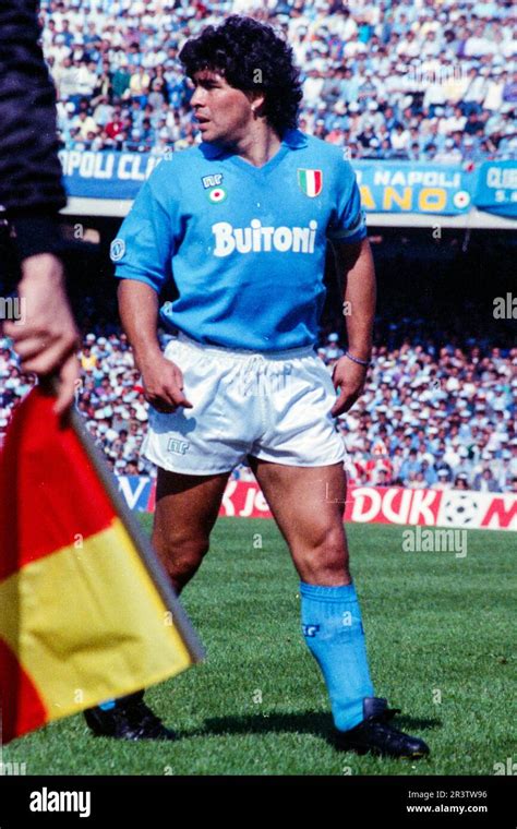 Diego Armando MARADONA (SSC Napoli) in front of the linesman Stock ...