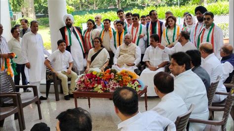 Congress gets shot in the arm as 21 J&K leaders join party at Delhi ...