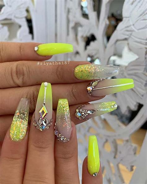 43 Chic Ways To Wear Yellow Acrylic Nails Stayglam