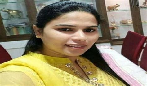 Pooja Pal Stepped Into Politics After Husband Death Prabhasakshi Latest News In Hindi