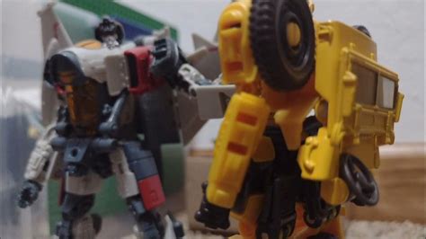 Bumblebee Vs Blitzwing A Transformers Stop Motion Recreation Youtube