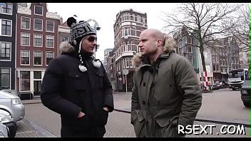 Sexy talonneur aux seins minuscules se fait tailler la chatte baisée durement XVIDEOS