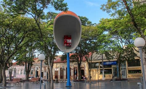 Itu a cidade dos objetos gigantes a 100 quilômetros da capital