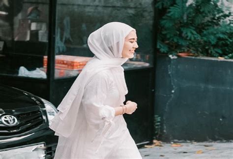 Foto Aaliyah Massaid Cantik Tampil Berhijab Saat Datang Ke Pengajian