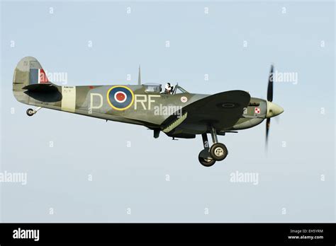 Supermarine Spitfire Mk Vb Hi Res Stock Photography And Images Alamy