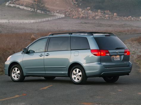 Car in pictures – car photo gallery » Toyota Sienna 2004 Photo 01