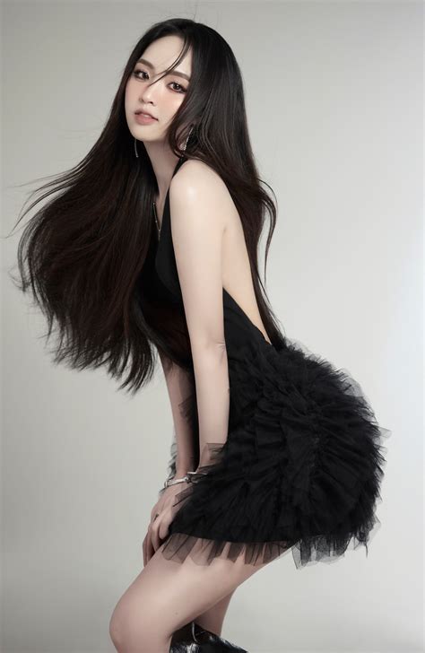 Ngắm body của hot girl thị phi công khai với TikToker mới nổi Báo Tri thức và Cuộc sống TIN