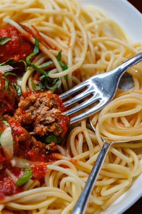 Spaghetti Mit Hackb Llchen In Fruchtiger Tomatenso E