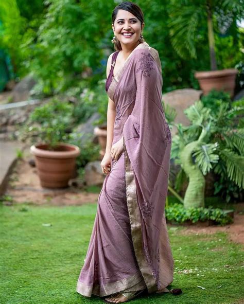 Anasuya Bharadwaj Hot Photoshoot In Sleeveless Bare Back Saree Glamsundari In