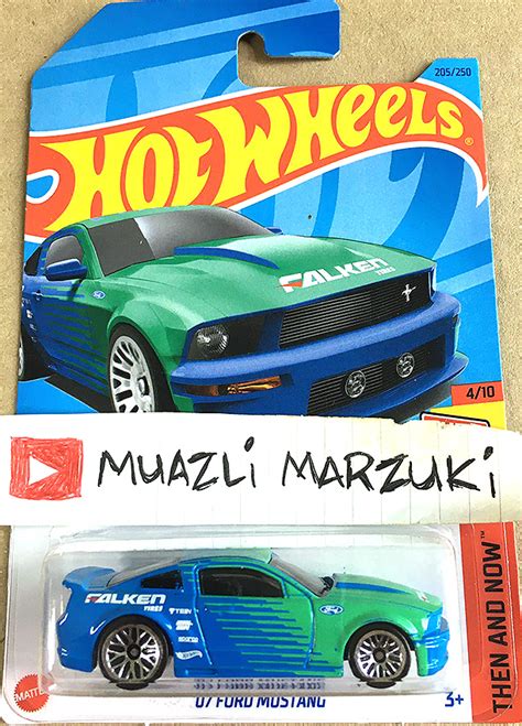 T Hunted As fotos do lote L da linha básica Hot Wheels de