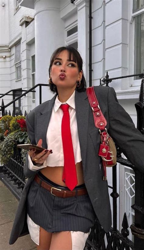 Follow me for more 🖤 | Mode femme, Tenues mode, Mode streetwear femme