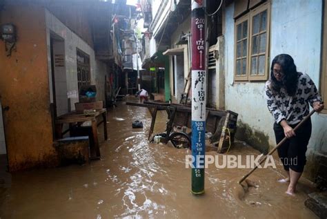 Diguyur Hujan Kebon Pala Terendam Banjir Republika Online