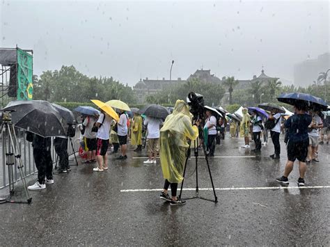 雷雨突襲！「還路於民大遊行」持續登場 聯盟：落實人本交通