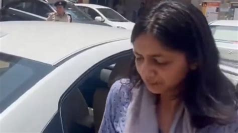 Swati Maliwal Assault Case Update Aap Mp Goes To Tiz Hazari Court To Record Statement Before