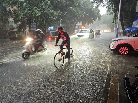 Pune Rain पावसाने पुणे शहराला झोडपले मान्सूनचे आगमन रस्त्याला