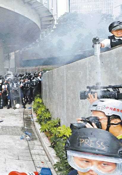 Hong Kong Police Pepper Sprayed Reporters At Close Range During The