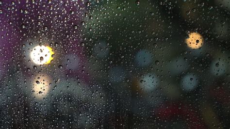 V Deo Premium Gotas De Lluvia En Una Ventana Con Luz Bokeh