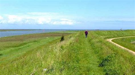 All of Norfolk coastline now accessible to walkers - BBC News