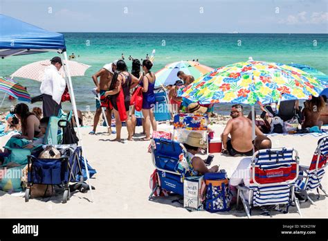 July 4th Crowded Busy Packed Public Beach Beaches Hi Res Stock