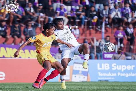 Fakta Pertandingan Persik Kediri Vs Arema FC 0 1 Penuh Emosional