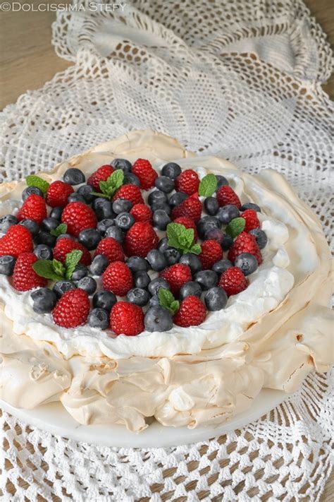 Pavlova Ai Frutti Di Bosco Le Ricette Di Dolcissima Stefy