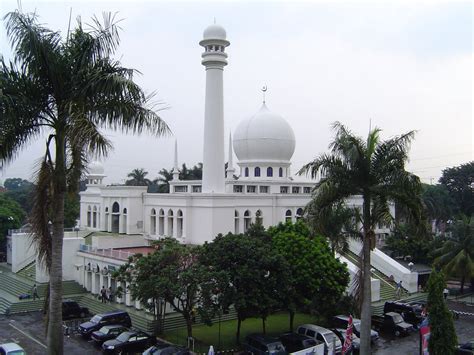 Masjid Agung Al-Azhar - Uloom.id