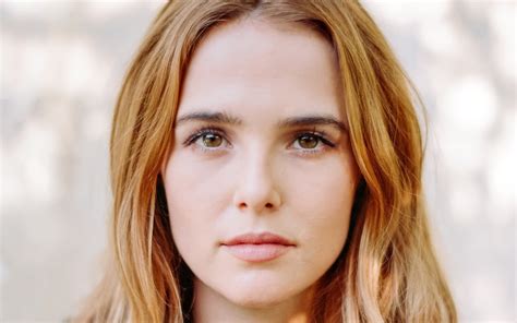1357729 Not Okay 4k Zoey Deutch Rare Gallery Hd Wallpapers