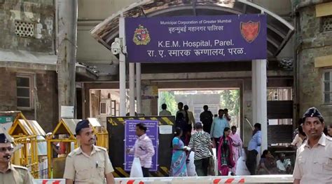 Mumbai: Protest at KEM Hospital over employee's death after being ...