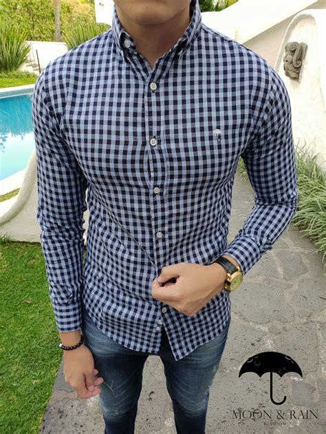 Outfit Para Hombre Camisa Slim Fit De Mini Cuadros Azul Marino Jeans De Mezclilla Y Reloj