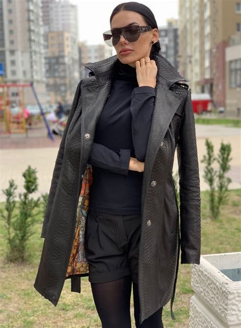 Купить женское ПАЛЬТО ИЗ КОЖИ НАТУРАЛЬНОГО ПИТОНА — большой выбор ...