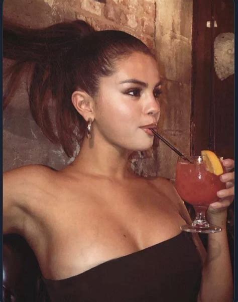 Who Else Would Love To Drink Selena Gomezs Milk From Her Tits Nudes