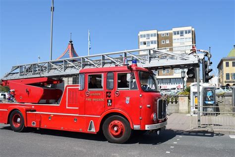 Flm London Fire Brigade Aec Merryweather Fire Engine Flickr