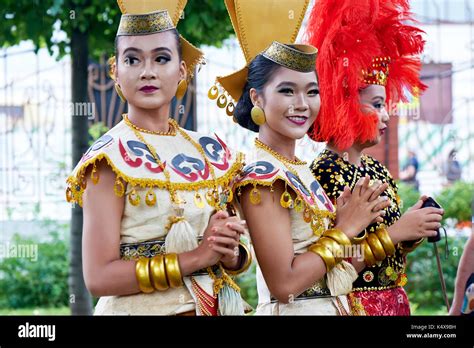 Aug Moscow Festival Of Indonesia Indonesian National Costume