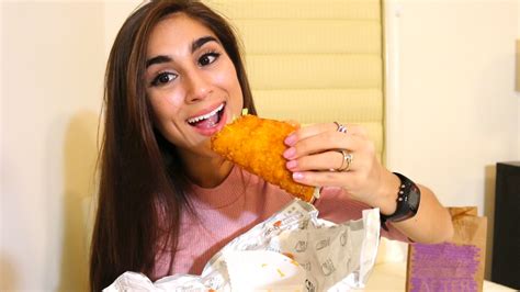 TRYING TACO BELL S NAKED CHICKEN CHALUPA YouTube