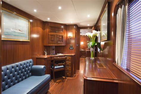 Yacht MIZAR, Benetti Yachts | CHARTERWORLD Luxury Superyacht Charters